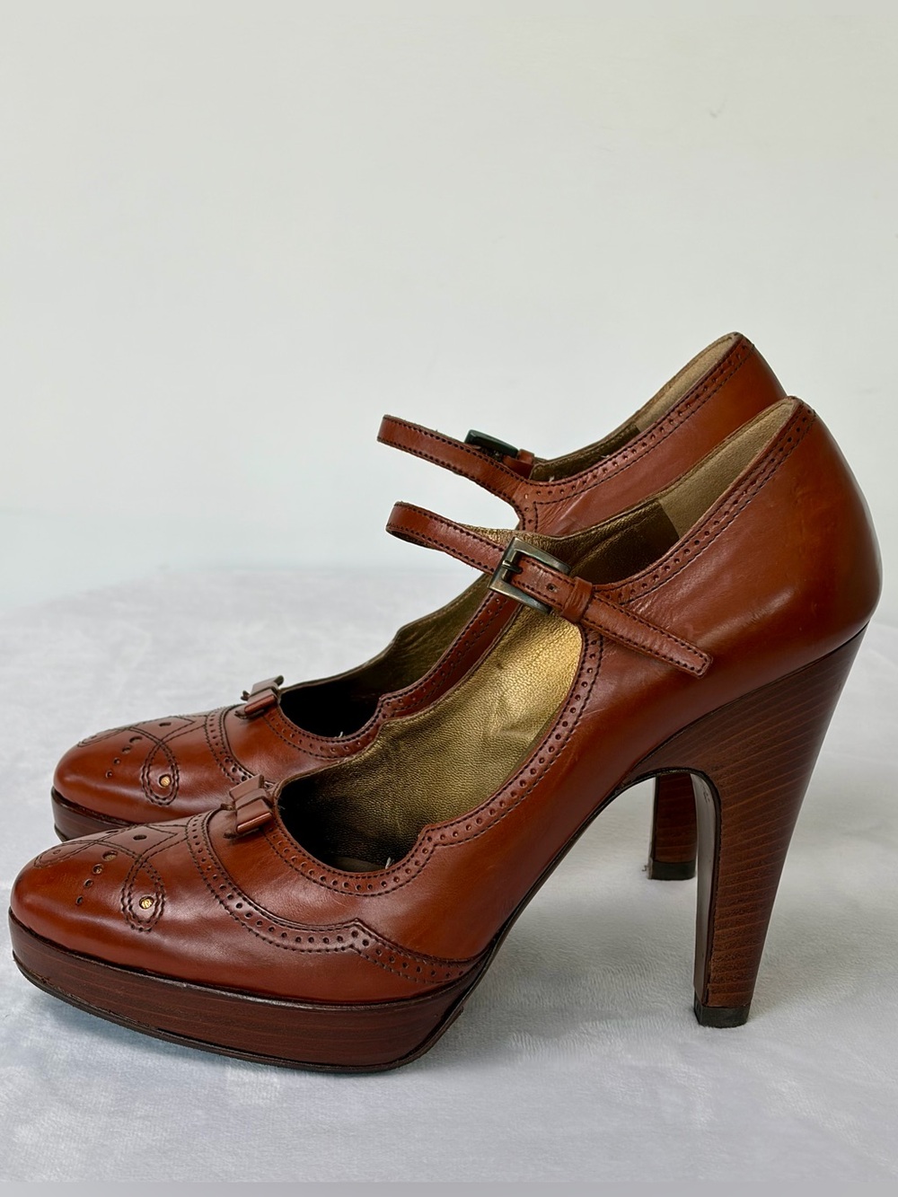 Prada Leather Mary Janes w/brogue detailing and bow, buckle, wooden heel, 37,EUC - Picture 8 of 14